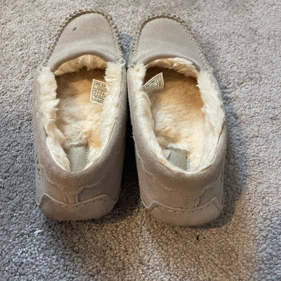 Gray Ugg slippers size women’s 8 - Picture 4 of 6